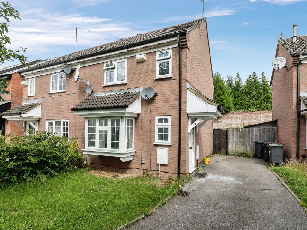 3 bed semi-detached house for sale in Dorrington Close, Luton, Bedfordshire LU3, £290,000