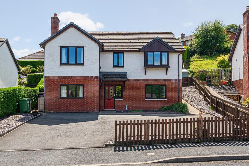 4 bed detached house for sale in Knighton, Powys LD7, £285,000