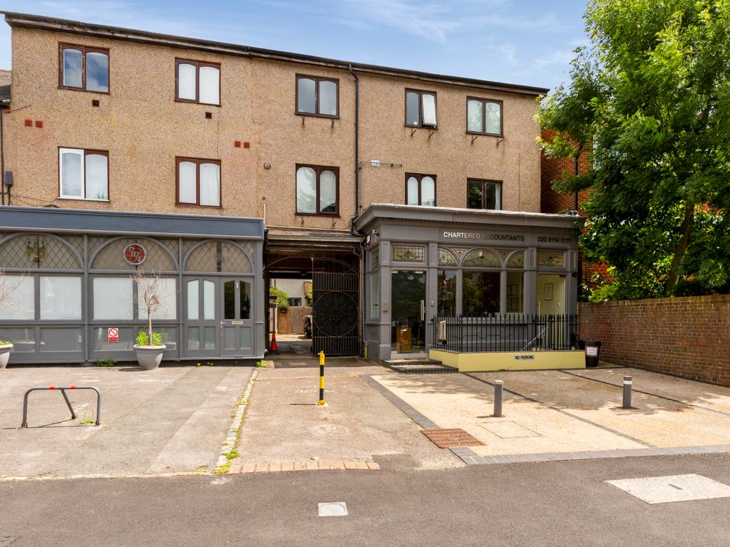 1 bed flat for sale in Durham Road, West Wimbledon SW20, £300,000