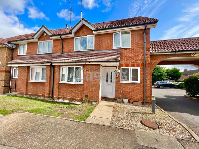 2 bed end terrace house for sale in Eagle Close, Waltham Abbey, Essex EN9, £280,000