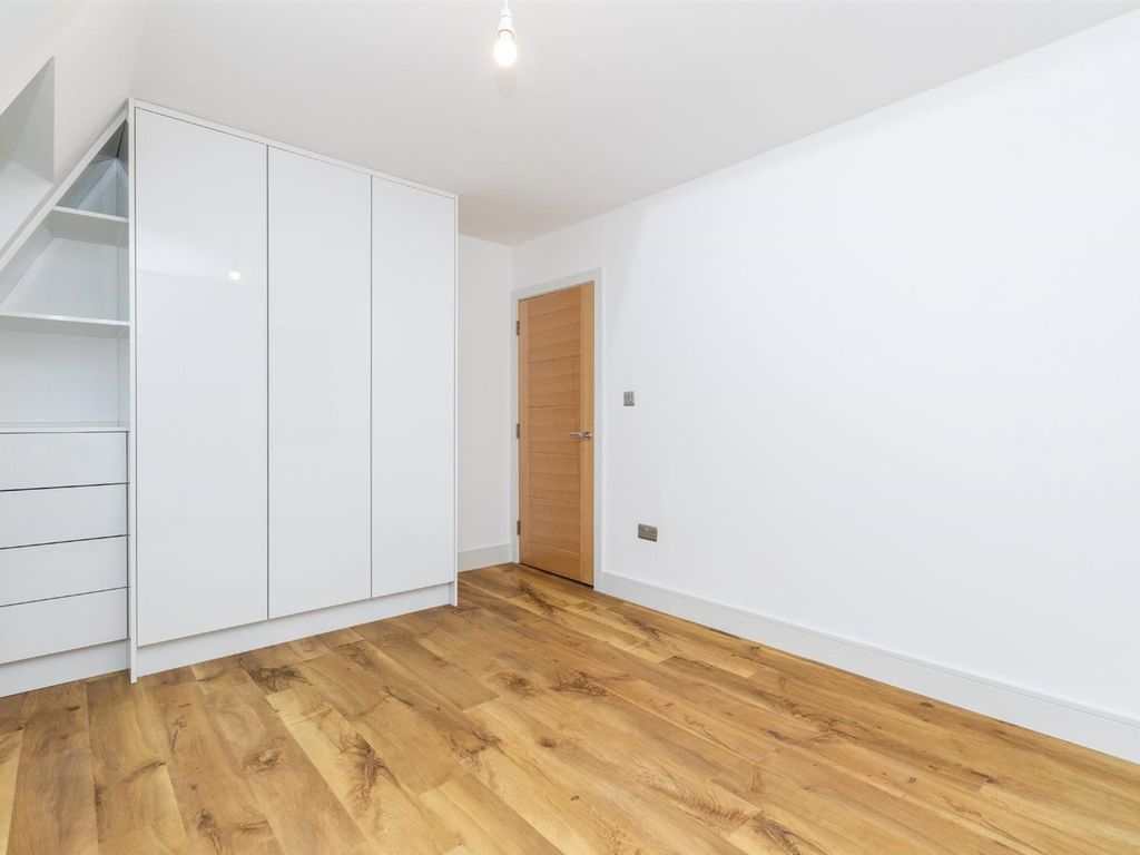 1 bed flat for sale in Latchmore Court, Brand Street, Hitchin, Herts SG5, £239,950