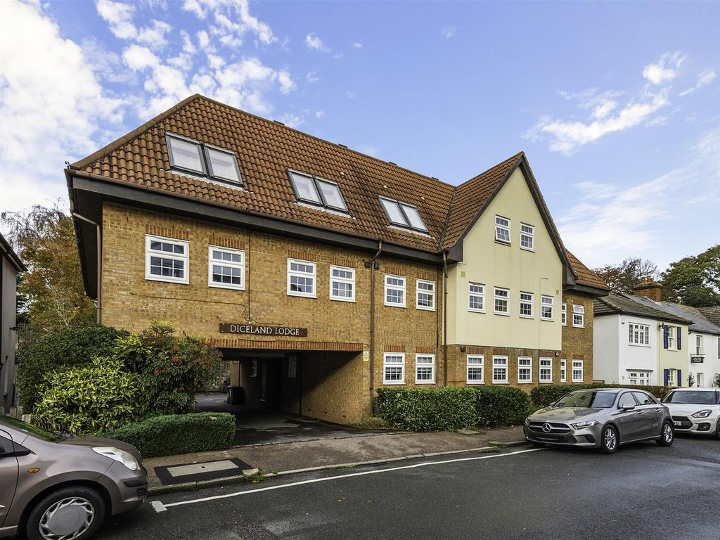 1 bed flat for sale in Diceland Road, Banstead SM7, £245,000