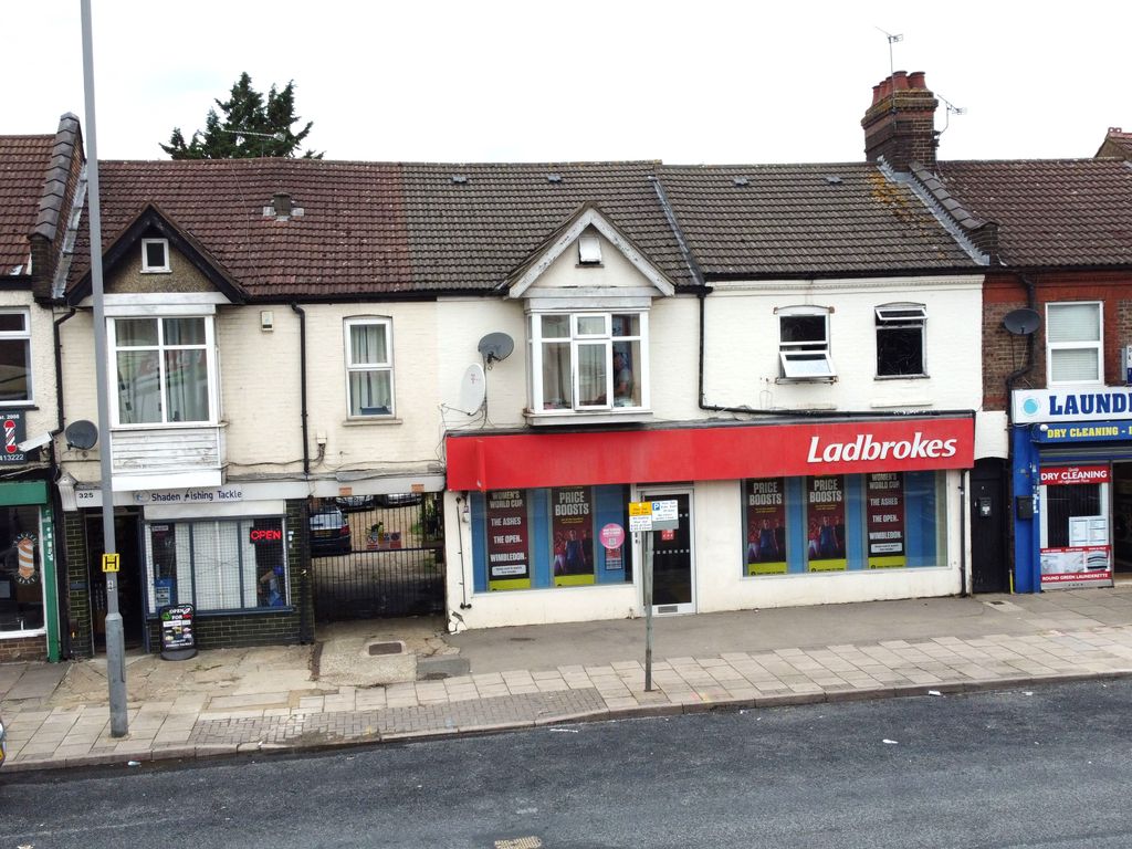 Retail premises for sale in Hitchin Road, Luton LU2, £595,000