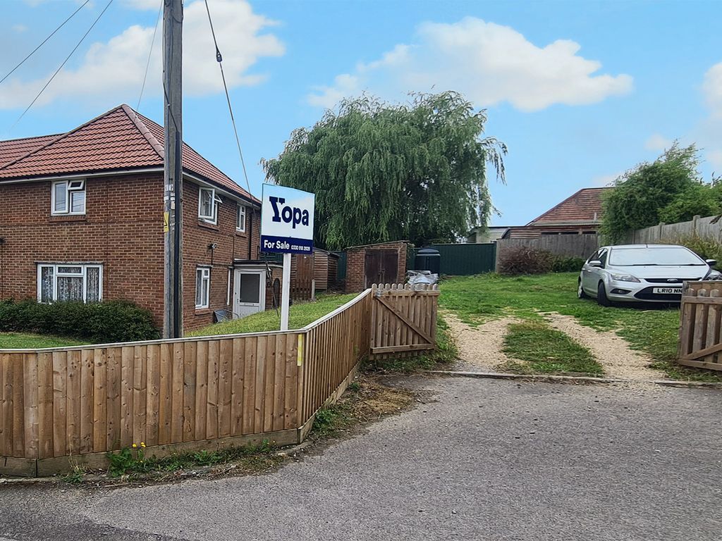 4 bed end terrace house for sale in Rex Road, Higher Odcombe, Yeovil BA22, £250,000