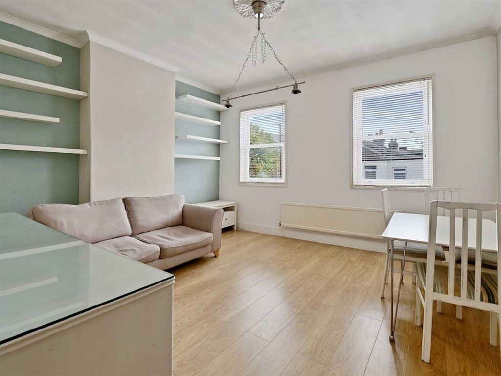 1 bed flat for sale in Parish Lane, London SE20, £200,000