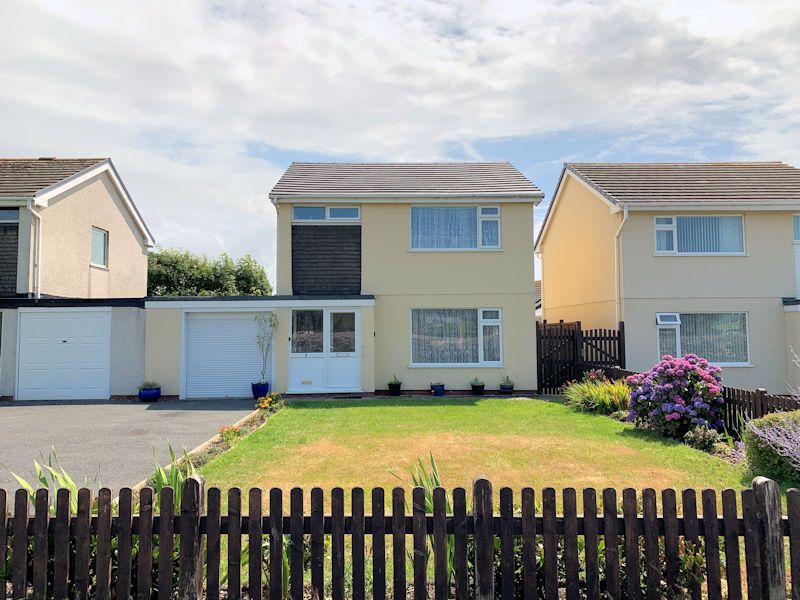 3 bed link-detached house for sale in Neptune Road, Tywyn LL36, £270,000