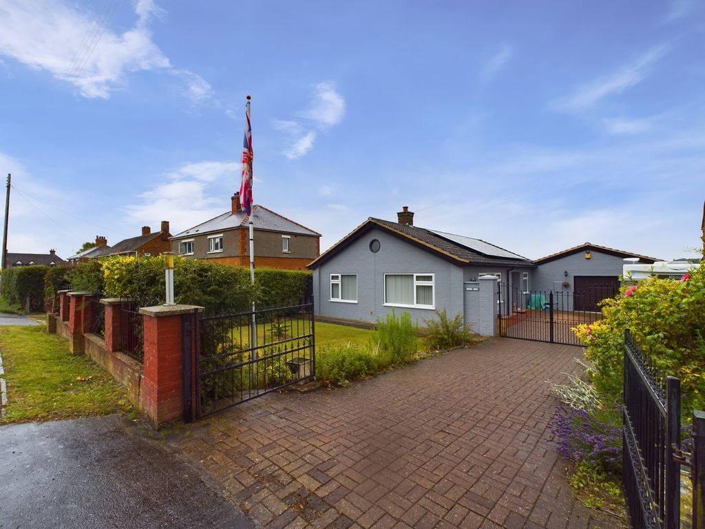 2 bed bungalow for sale in Snelland Road, Wickenby, Lincoln LN3, £325,000