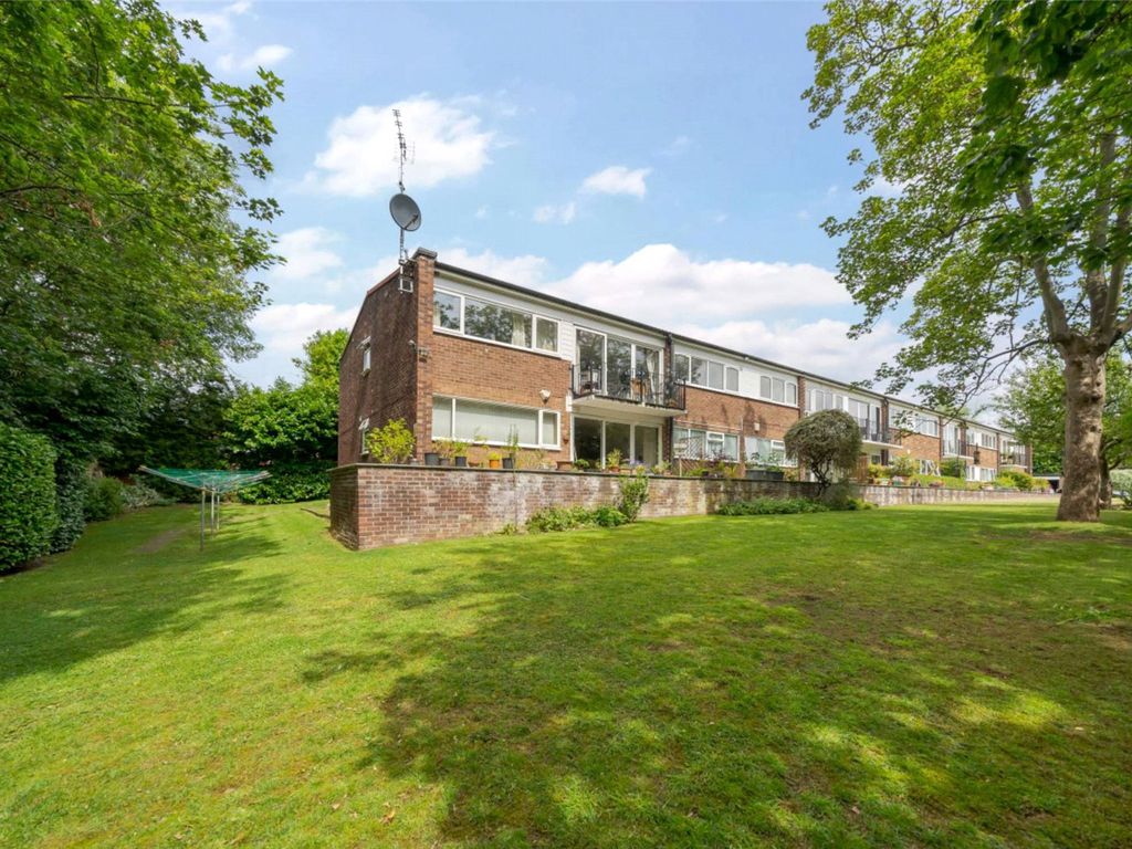 3 bed flat for sale in Southlands Close, Leeds, West Yorkshire LS17, £250,000