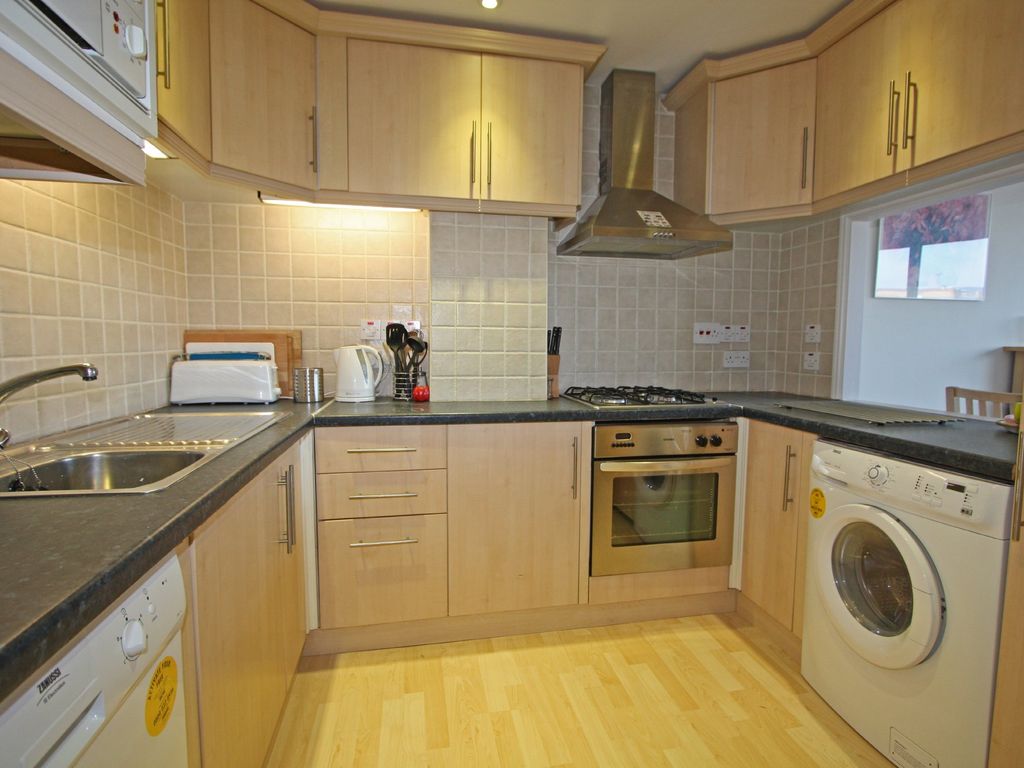 2 bed flat for sale in Oyster Quay, Port Solent PO6, £320,000