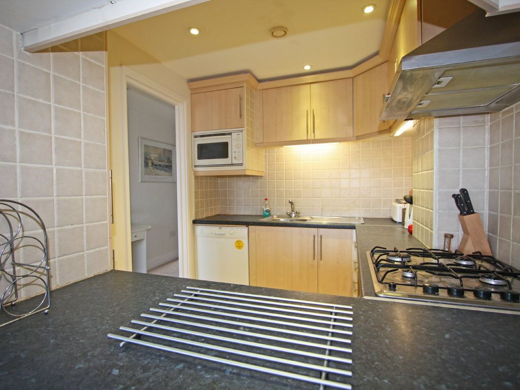 2 bed flat for sale in Oyster Quay, Port Solent PO6, £320,000