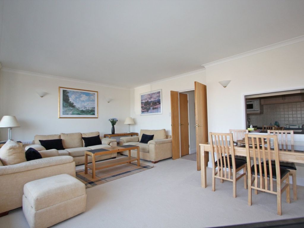 2 bed flat for sale in Oyster Quay, Port Solent PO6, £320,000