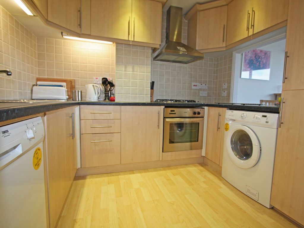 2 bed flat for sale in Oyster Quay, Port Solent PO6, £320,000