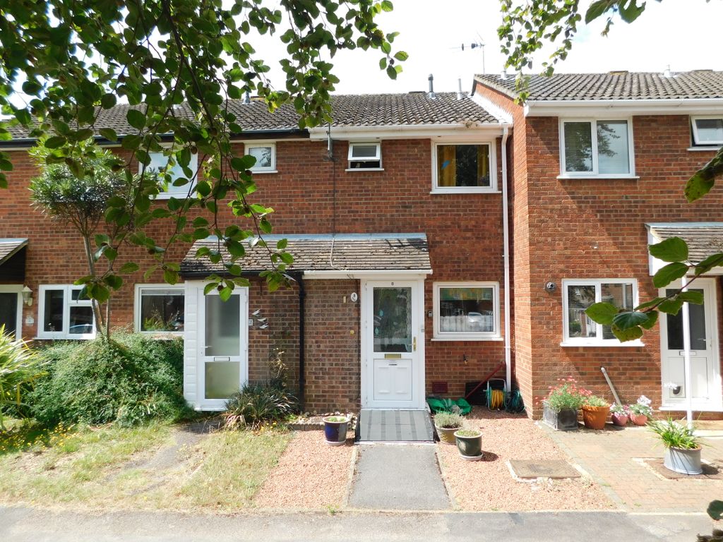 2 bed terraced house for sale in Carpenter Close, Hythe SO45, £244,950
