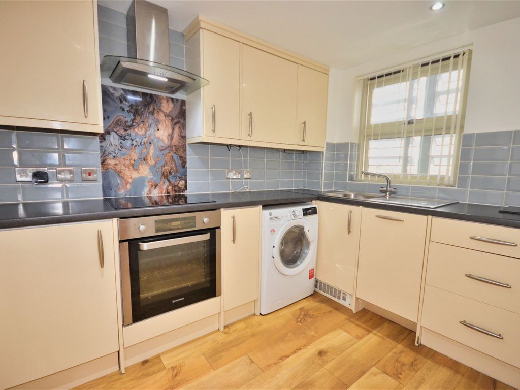 2 bed flat for sale in Aldbourne Road, Coventry CV1, £169,000