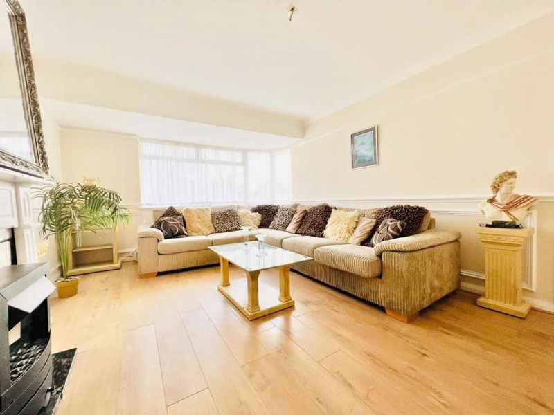 2 bed flat for sale in Westmere Drive, London NW7, £250,000