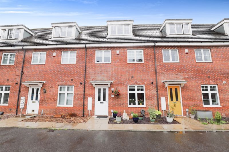 3 bed town house for sale in Oakwood Grove, Radcliffe, Manchester M26, £200,000