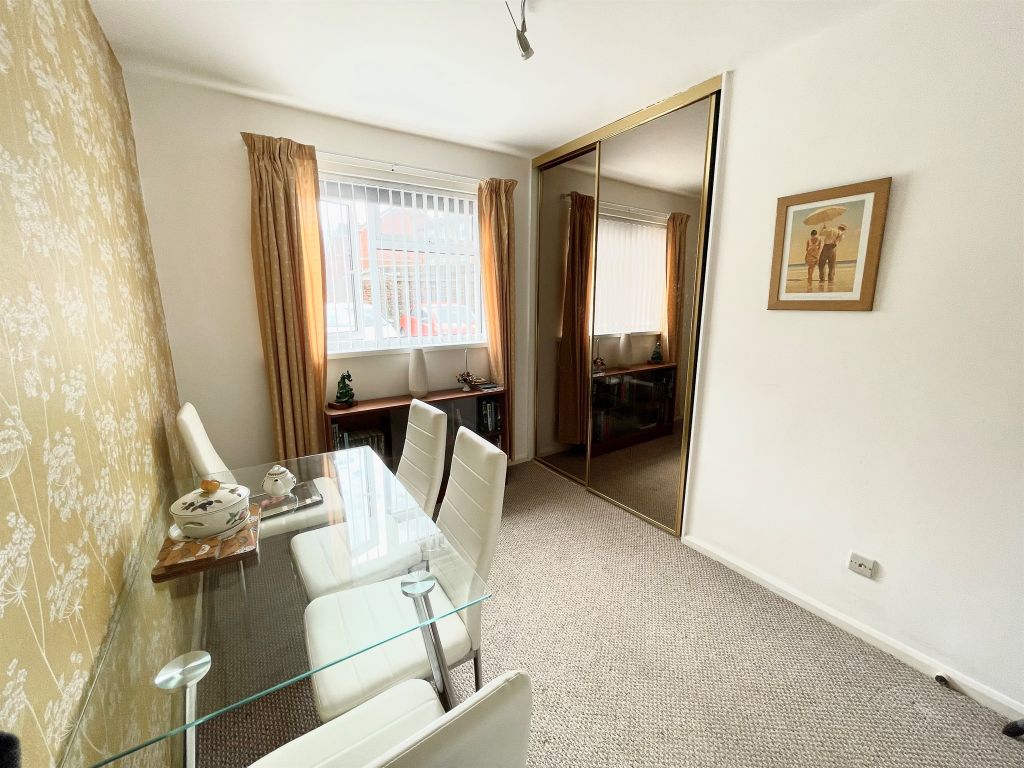 2 bed flat for sale in Hazelhurst Road, Llandaff North, Cardiff CF14, £175,000