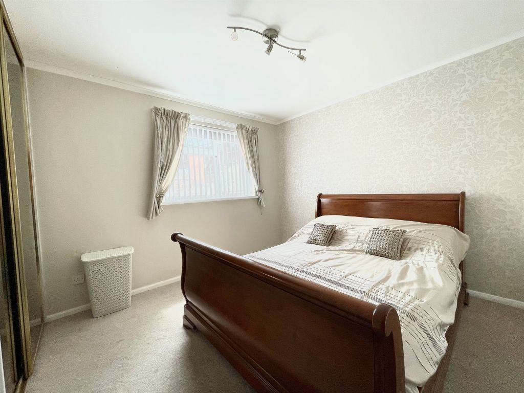 2 bed flat for sale in Hazelhurst Road, Llandaff North, Cardiff CF14, £175,000