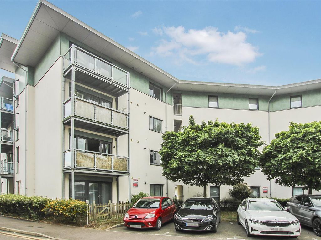 1 bed flat for sale in Rollason Way, Brentwood CM14, £230,000
