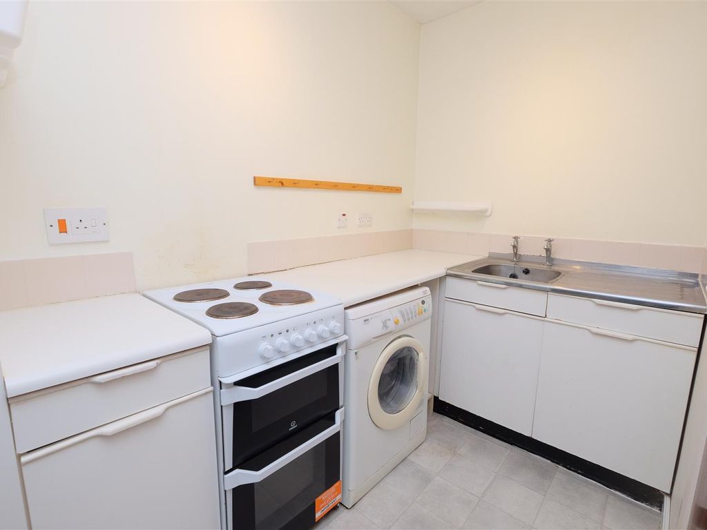 Studio for sale in Cumberland Place, Bristol BS8, £140,000