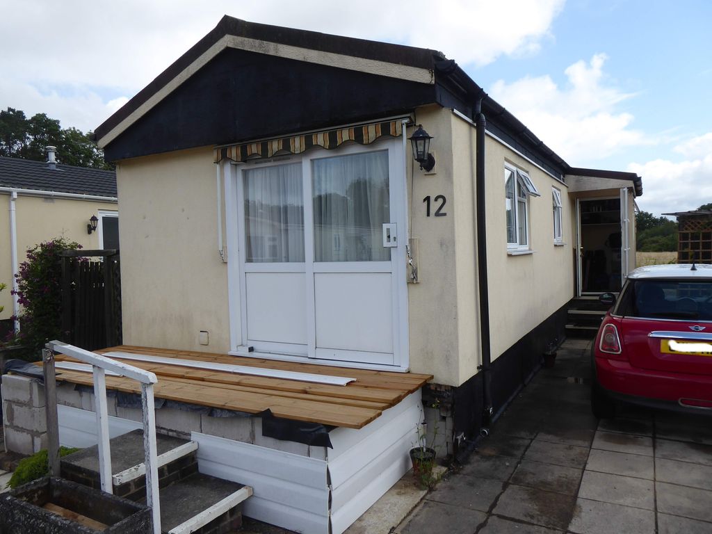 2 bed mobile/park home for sale in Compasses Mobile Home Park, Alfold, Cranleigh, Surrey GU6, £114,995