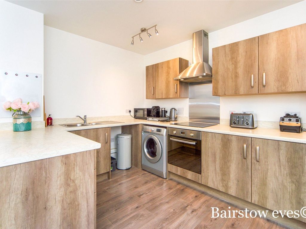 1 bed flat for sale in Broughton Place, London E17, £325,000