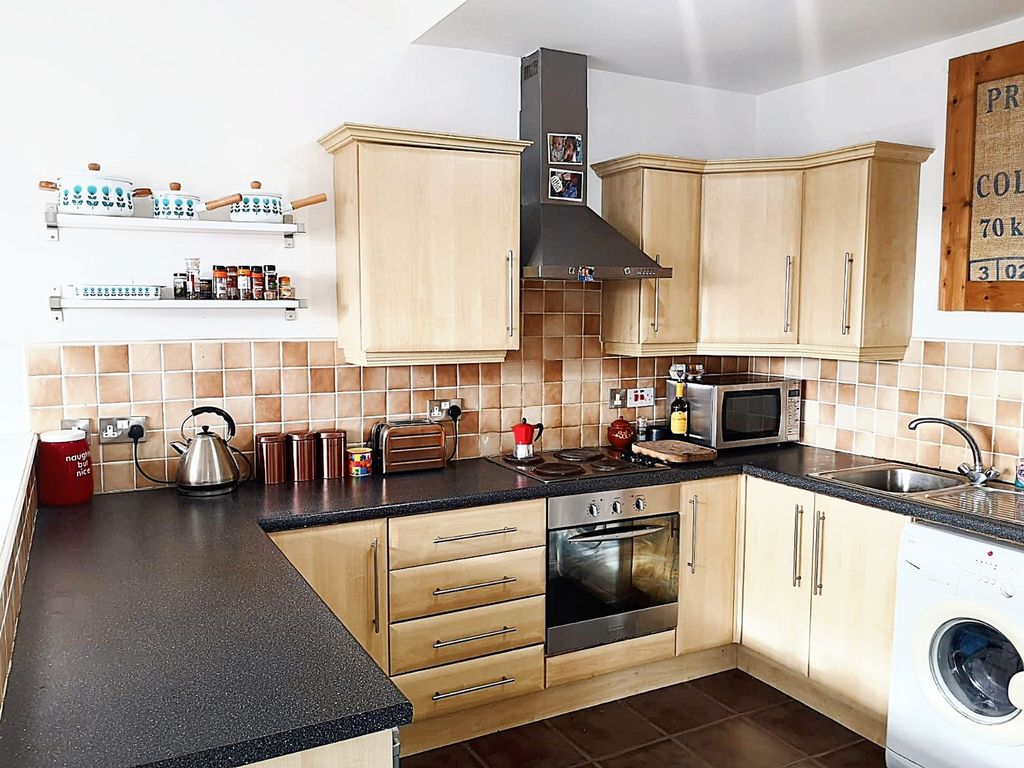 2 bed flat for sale in Burscough, The Quays L40, £100,000