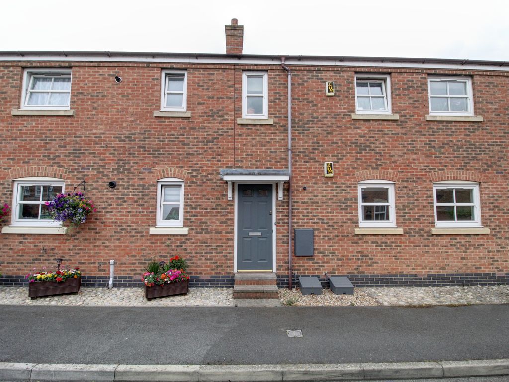 1 bed maisonette for sale in Great Meadow Way, Aylesbury HP19, £150,000