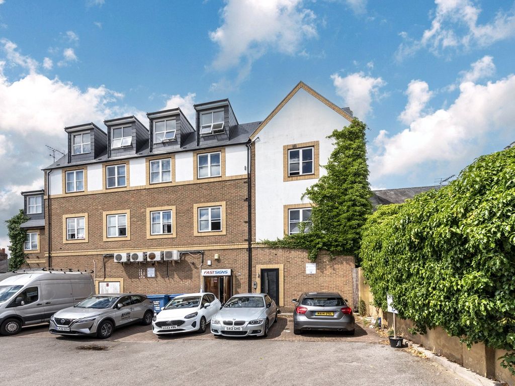 1 bed flat for sale in Ewell Road, Surbiton KT6, £300,000