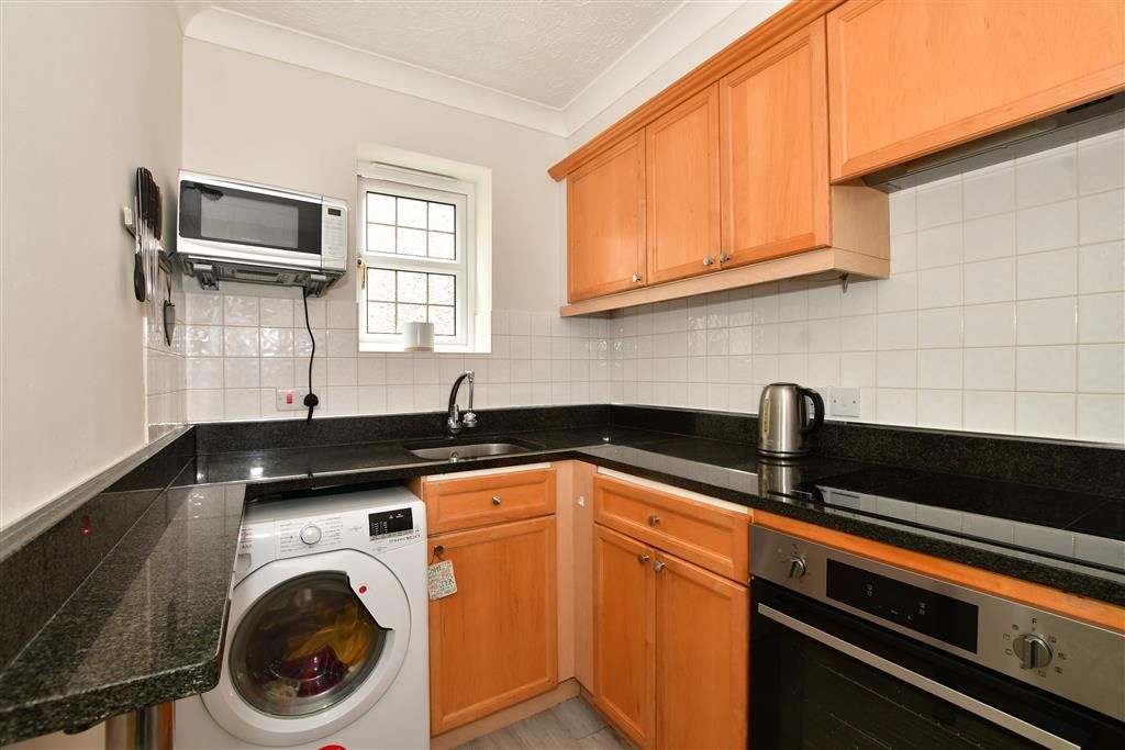 1 bed flat for sale in Bradley Close, Belmont, Sutton, Surrey SM2, £250,000