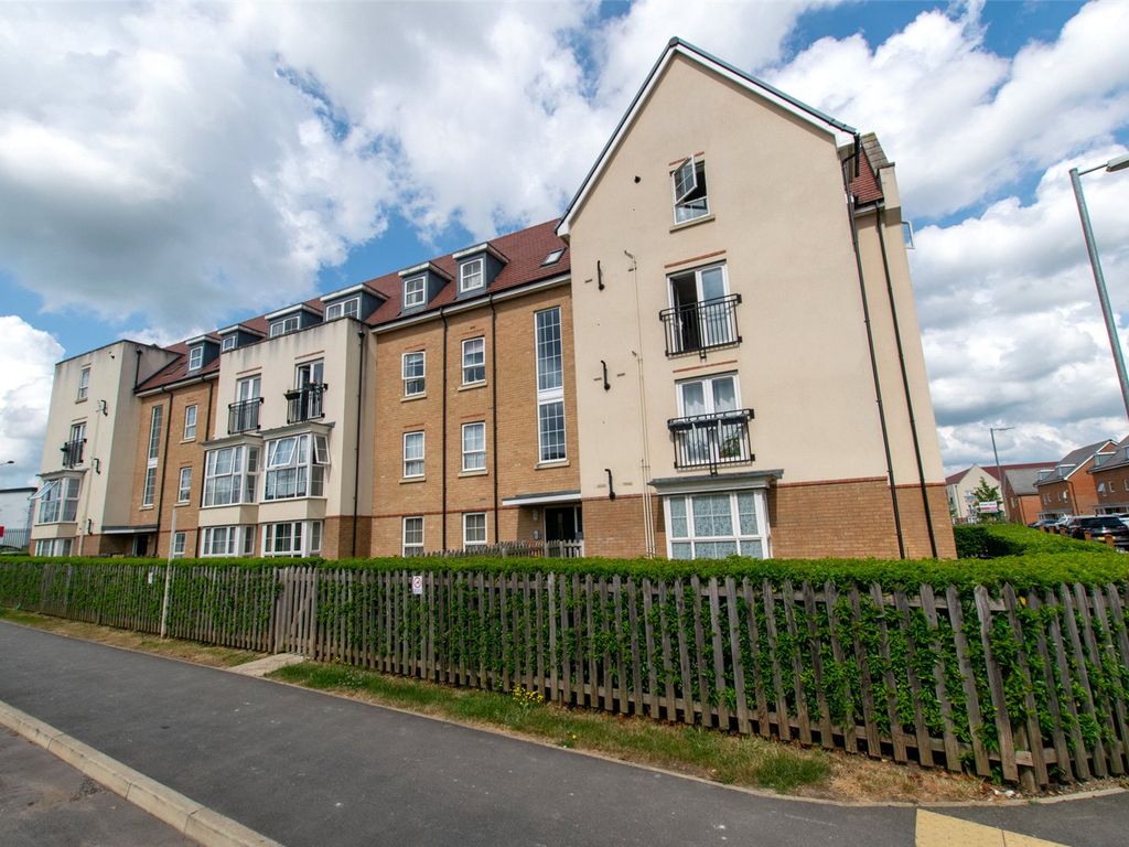 2 bed flat for sale in Frenchs Avenue, Dunstable, Bedfordshire LU6, £73,500