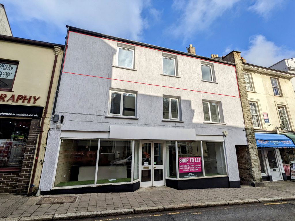 3 bed flat for sale in Fore Street, Bodmin, Cornwall PL31, £86,000