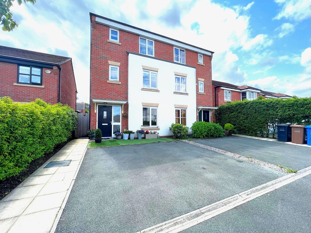 4 bed town house for sale in Calder Lane, Eccles M30, £330,000