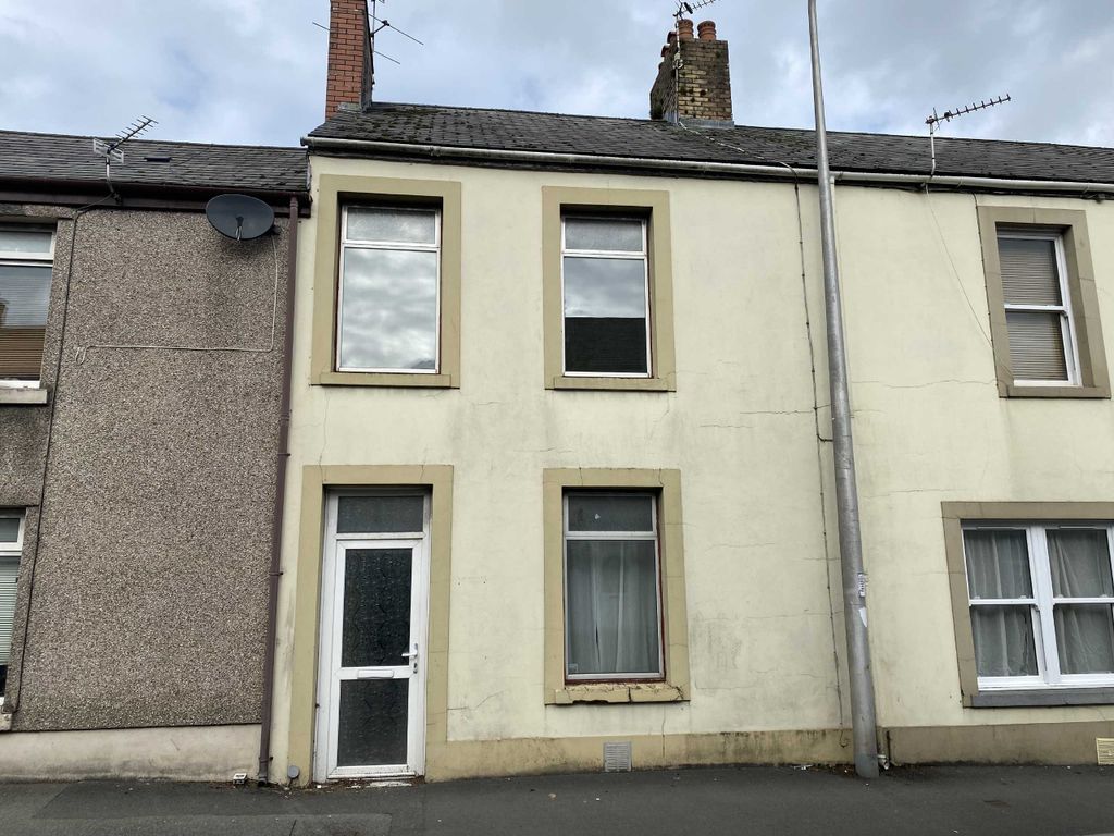 3 bed terraced house for sale in St Catherine Street, Carmarthen, Carmarthenshire SA31, £100,000