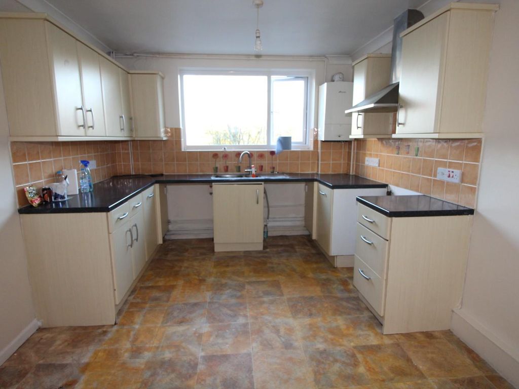 3 bed flat for sale in Westcroft Parade, Station Road, New Milton, Hampshire BH25, £169,950