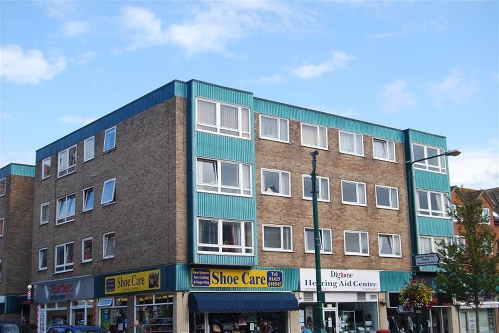 2 bed flat for sale in Station Road, New Milton, Hampshire BH25, £152,000