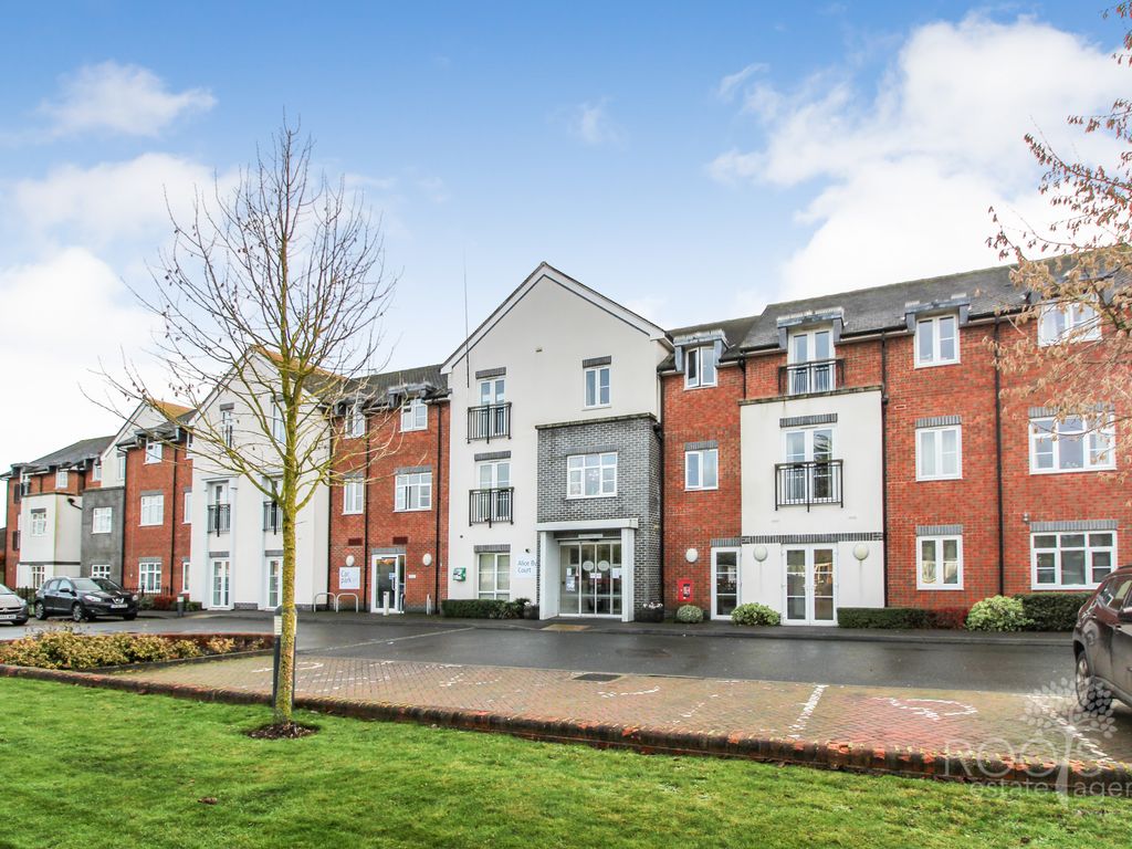 2 bed flat for sale in Alice Bye Court, Thatcham, Berkshire RG18, £157,500
