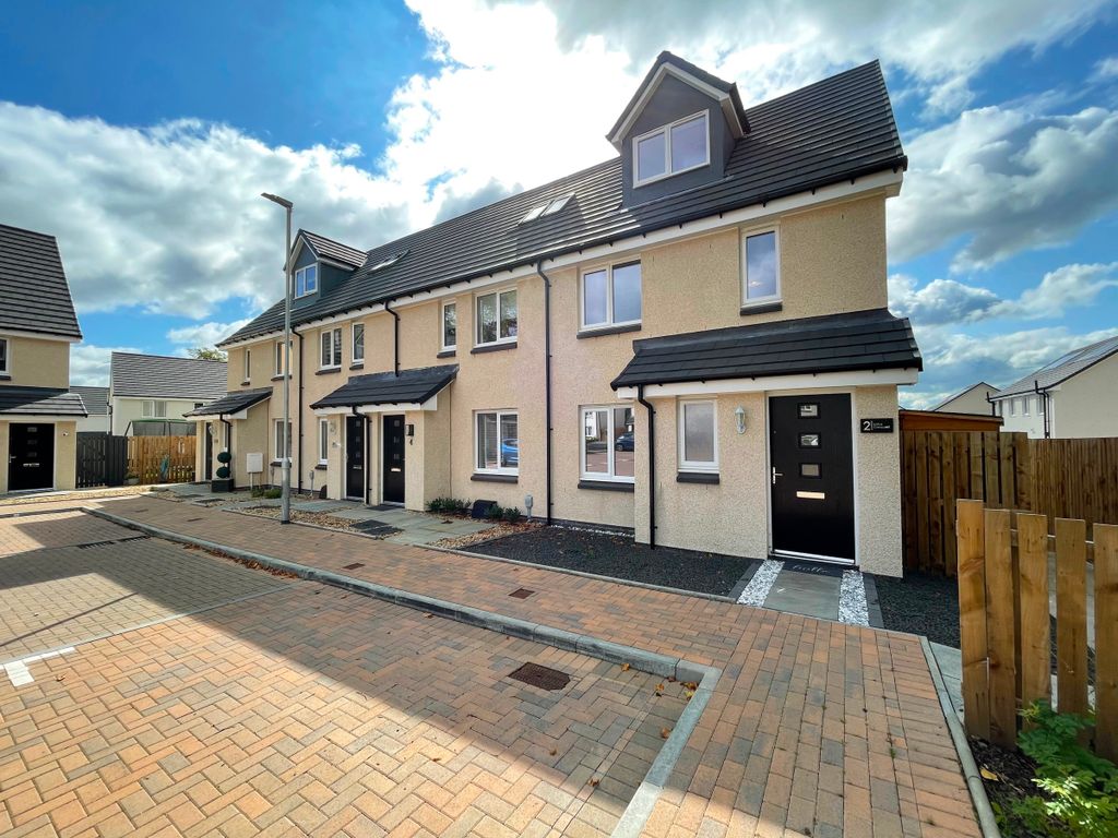 4 bed town house for sale in Lotus Crescent, Cleland, Motherwell ML1, £209,995