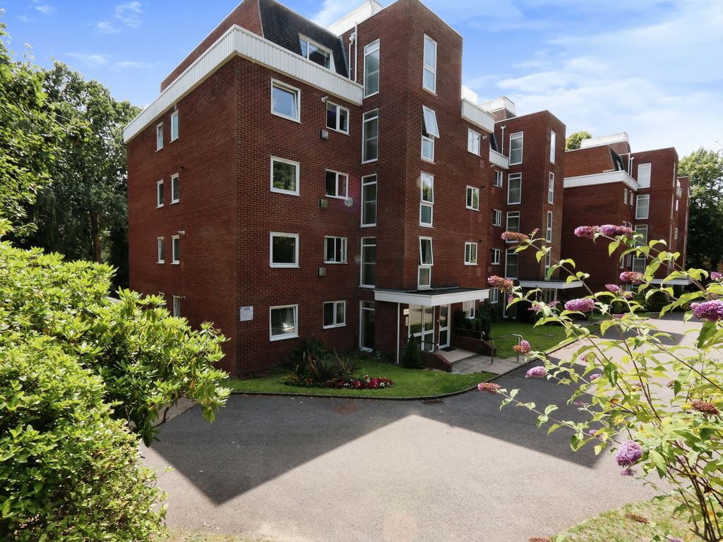 2 bed flat for sale in Branksome Wood Road, Bournemouth, Dorset BH4, £250,000