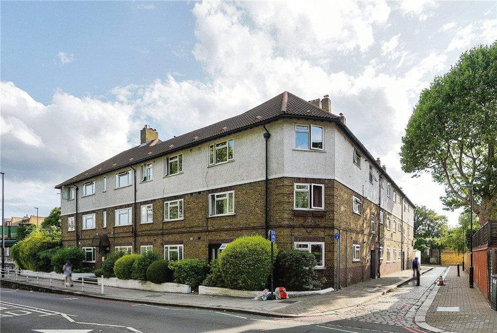 1 bed flat for sale in Stevenson House, 28 Latchmere Road, London SW11, £285,000