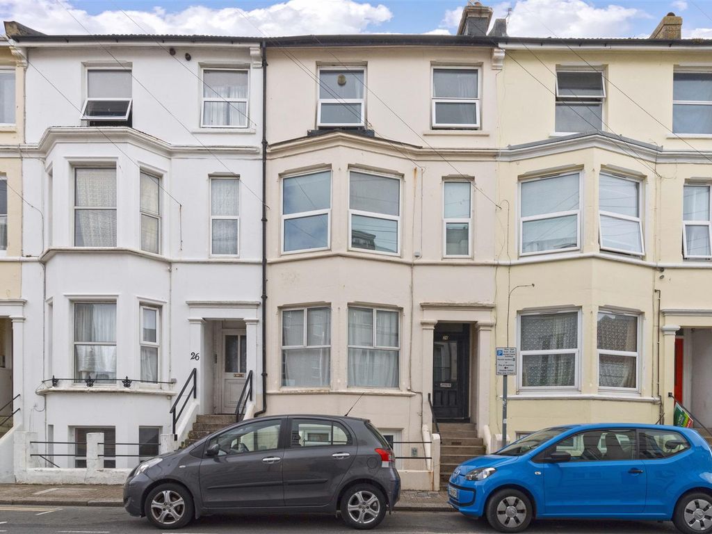 2 bed flat for sale in Crescent Road, Worthing BN11, £180,000