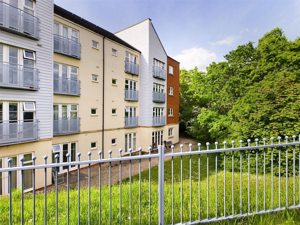 1 bed flat for sale in Arnold Road, Mangotsfield, Bristol BS16, £160,000