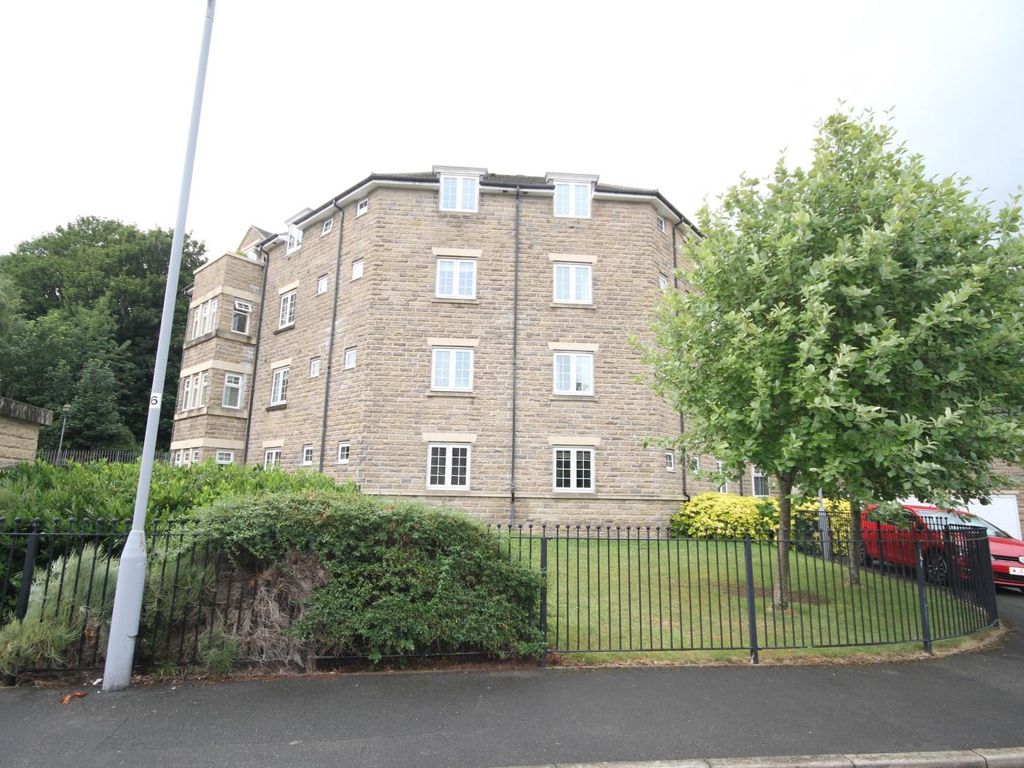 2 bed flat for sale in Yew Tree House, Longlands, Idle, Bradford BD10, £115,000