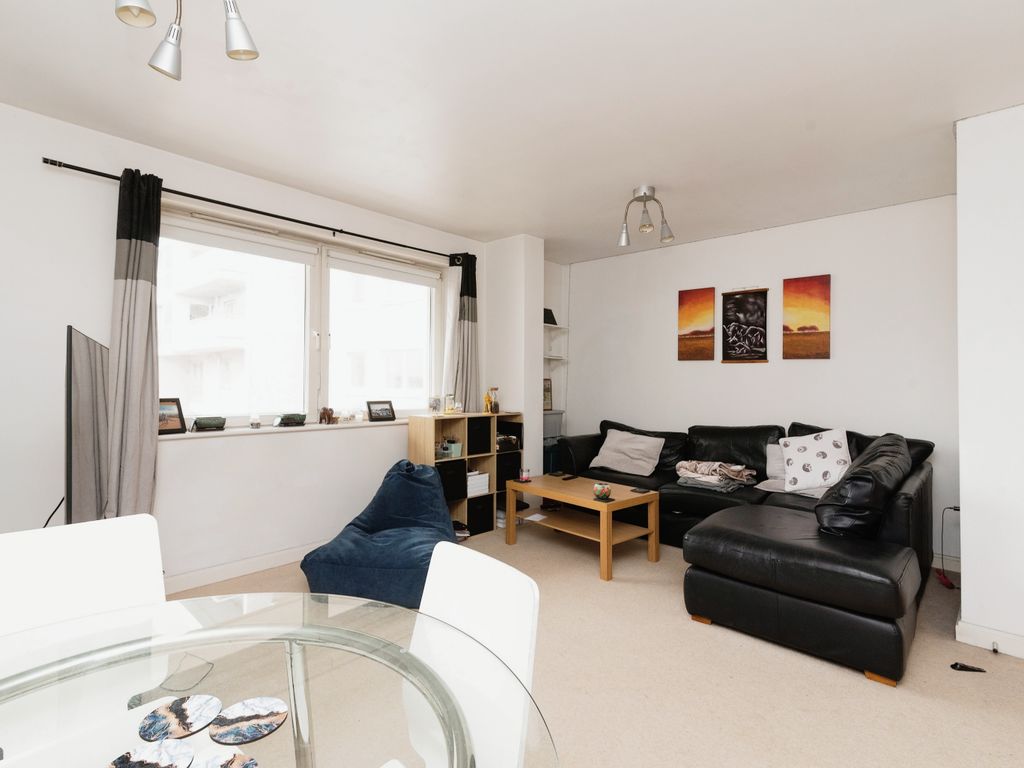 1 bed flat for sale in Hansen Court, Century Wharf, Cardiff Bay CF10, £145,000