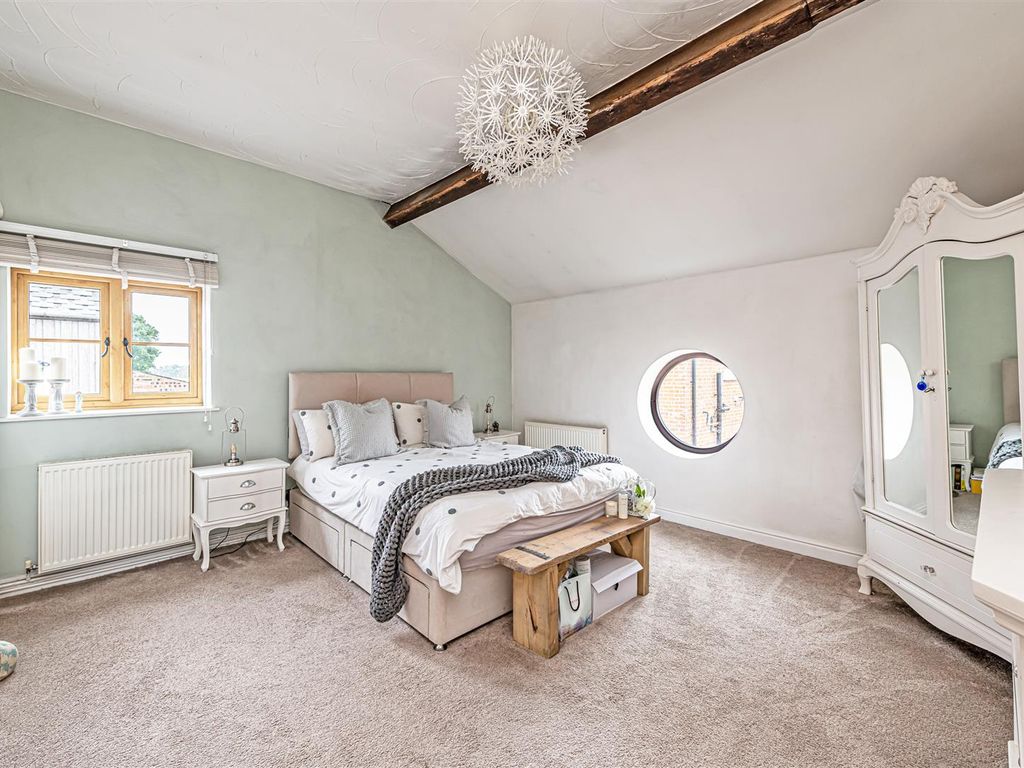 1 bed barn conversion for sale in Tarporley Road, Stretton, Warrington WA4, £235,000
