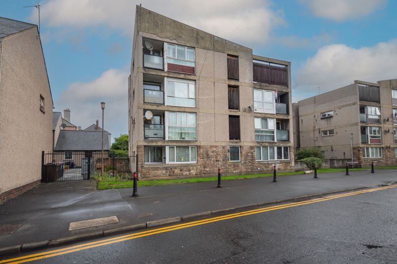 3 bed flat for sale in Newbigging, Musselburgh EH21, £160,000