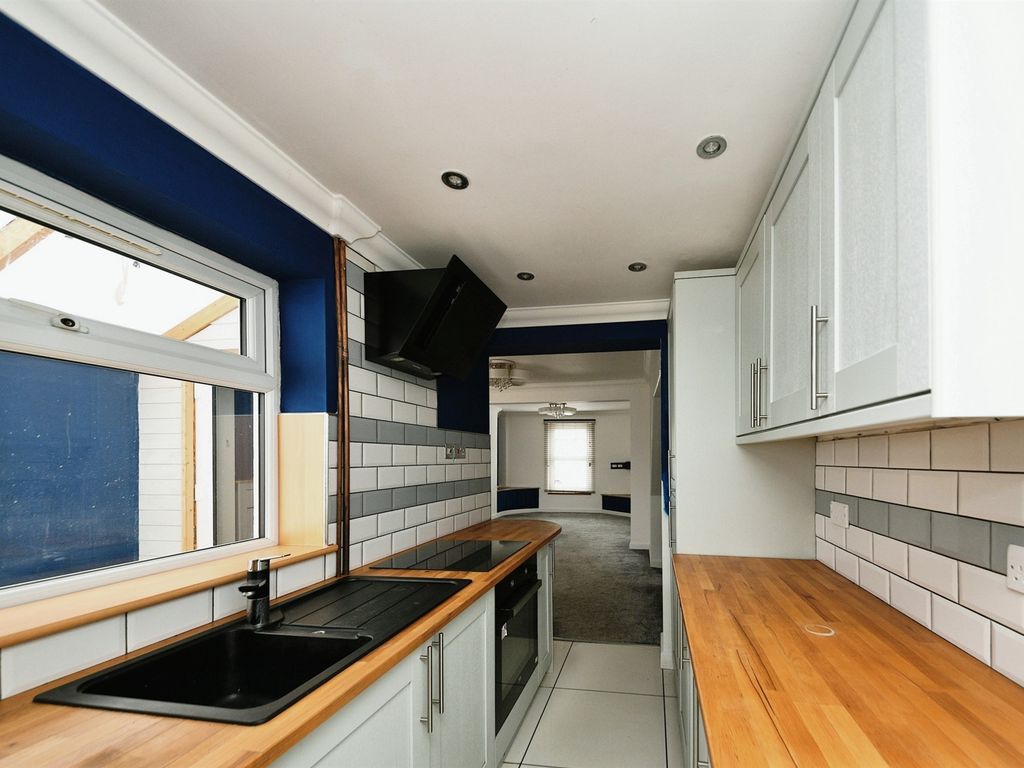 2 bed terraced house for sale in Railway Road, King