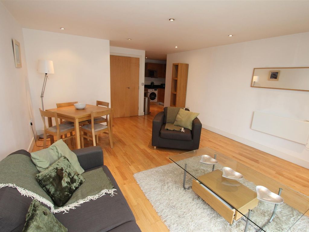 2 bed flat for sale in Chadwick Street, Hunslet, Leeds LS10, £270,000