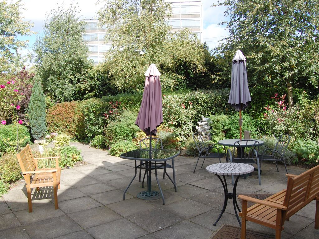 1 bed flat for sale in Darkes Lane, Potters Bar EN6, £145,000