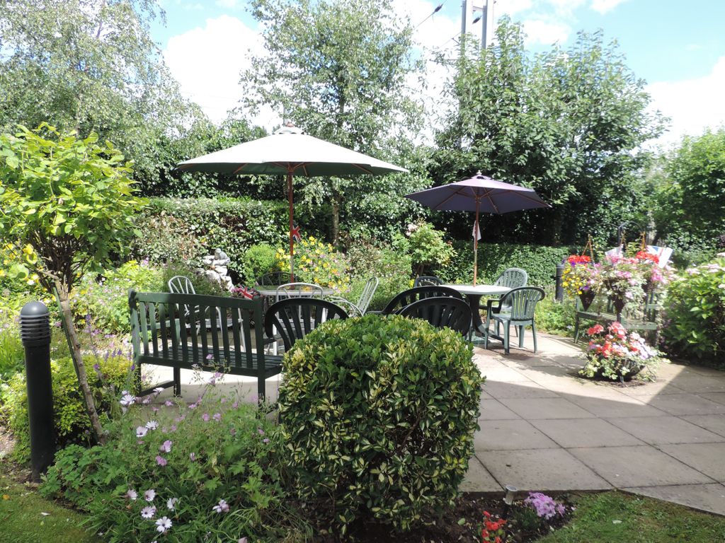 1 bed flat for sale in Darkes Lane, Potters Bar EN6, £145,000